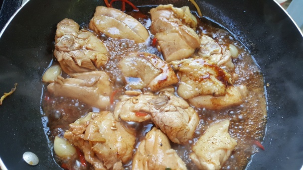 Trojhrnčekové kurča (San Bei Ji) - obrázok 5