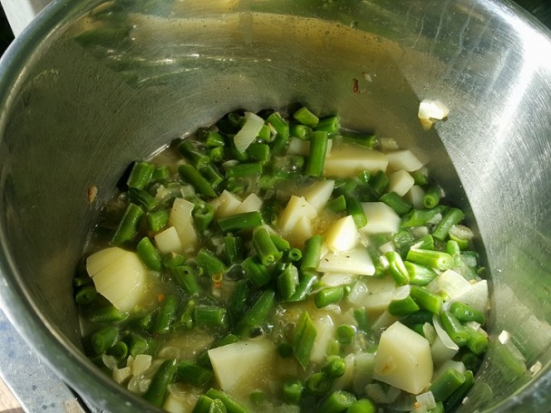 Zelená fazuľka so zemiakmi a uhorkový sambal (fotorecept) - obrázok 2