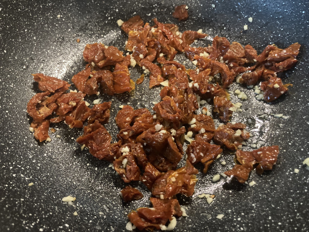 Cestoviny so sušenými paradajkami a syrom (fotorecept) - obrázok 2