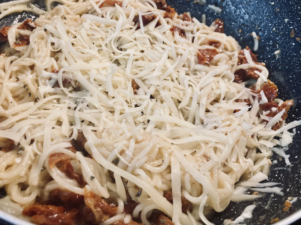 Cestoviny so sušenými paradajkami a syrom (fotorecept) - obrázok 4