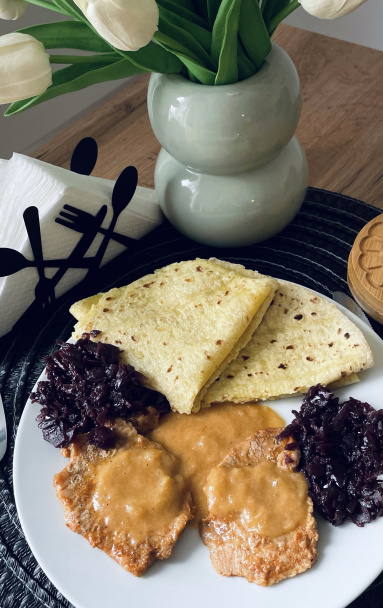 Krkovička s červenou kapustou a lokšou - obrázok 7