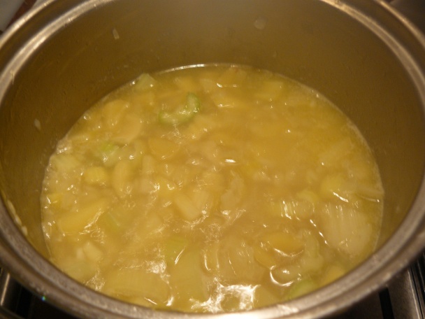 Zelerovo-zemiaková polievka - obrázok 2