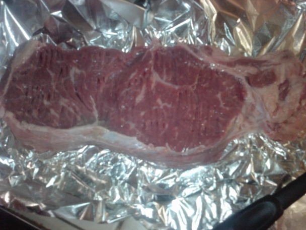 Pikantný steak s opekanými zemiakmi (fotorecept) - obrázok 1