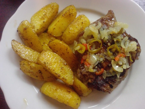 Pikantný steak s opekanými zemiakmi (fotorecept) - obrázok 6