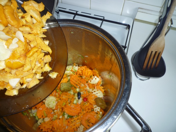 Hubová polievka  s mrveničkou (fotorecept) - obrázok 3