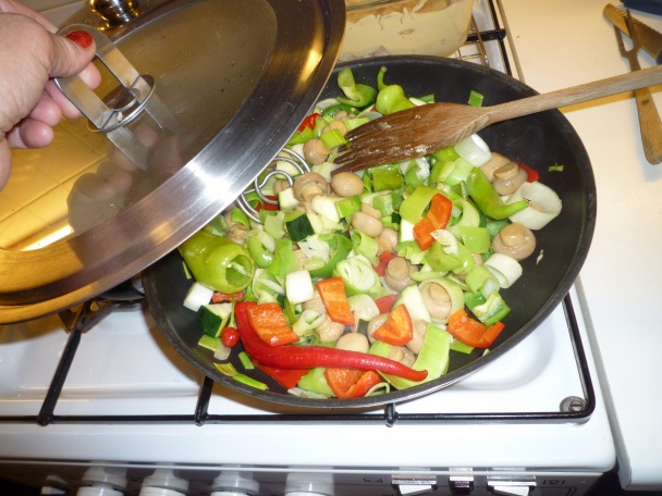 2 v jednom: Pečené kuracie stehná, kopček zemiakov (fotorecept) - obrázok 7