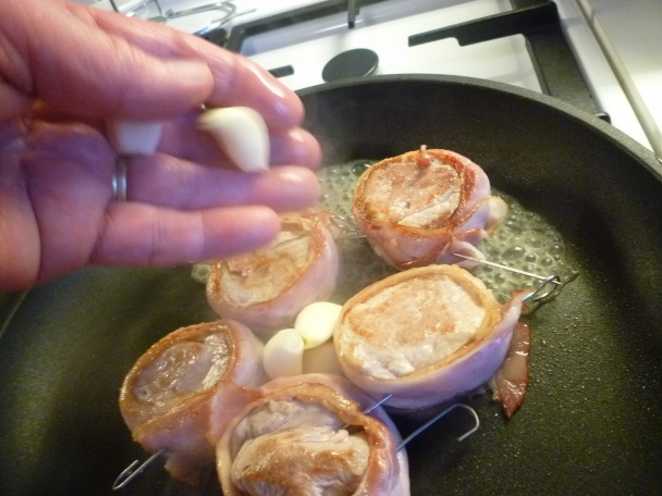 BRAVČOVÁ PANENKA  na omáčke gorgonzola so špenátovými guľami (fotorecept) - obrázok 5