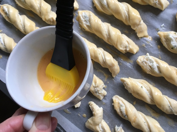 Vrtuľky s bryndzou len tak k vínečku namiesto pagáčov (fotorecept) - obrázok 10