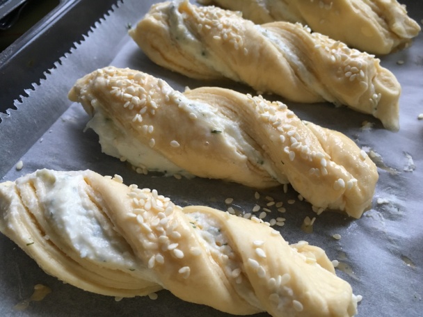 Vrtuľky s bryndzou len tak k vínečku namiesto pagáčov (fotorecept) - obrázok 11