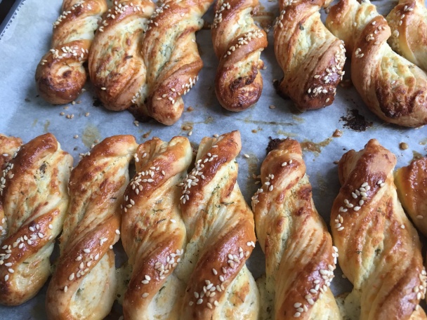 Vrtuľky s bryndzou len tak k vínečku namiesto pagáčov (fotorecept) - obrázok 12