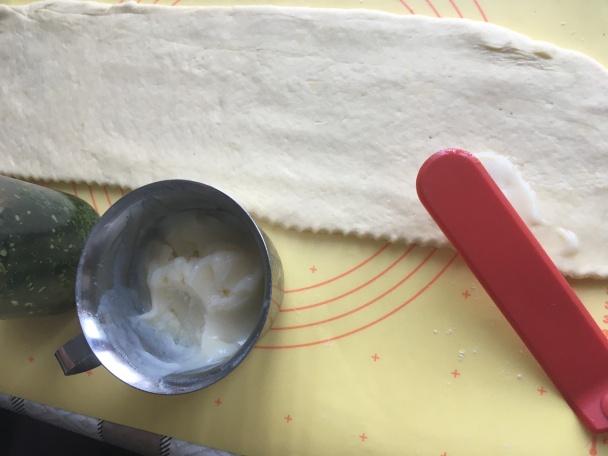 Cesnakovo-špenátové vrtuľky len tak k vínečku, namiesto pagáčikov (fotorecept) - obrázok 2