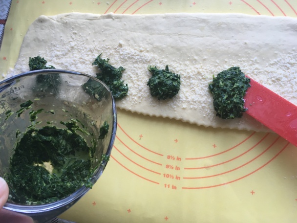 Cesnakovo-špenátové vrtuľky len tak k vínečku, namiesto pagáčikov (fotorecept) - obrázok 4
