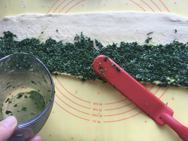 Cesnakovo-špenátové vrtuľky len tak k vínečku, namiesto pagáčikov (fotorecept) - obrázok 5