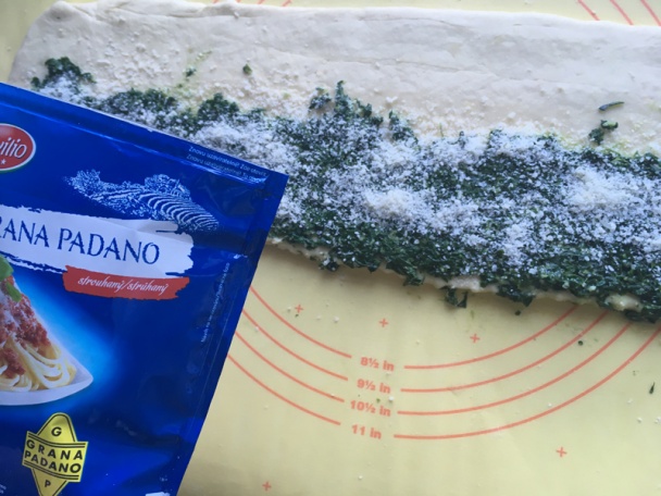 Cesnakovo-špenátové vrtuľky len tak k vínečku, namiesto pagáčikov (fotorecept) - obrázok 6