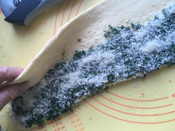 Cesnakovo-špenátové vrtuľky len tak k vínečku, namiesto pagáčikov (fotorecept) - obrázok 7