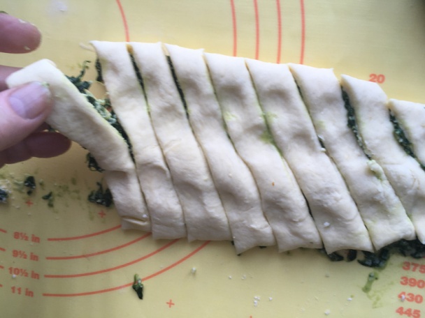 Cesnakovo-špenátové vrtuľky len tak k vínečku, namiesto pagáčikov (fotorecept) - obrázok 9