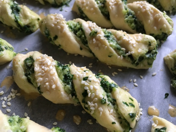 Cesnakovo-špenátové vrtuľky len tak k vínečku, namiesto pagáčikov (fotorecept) - obrázok 11