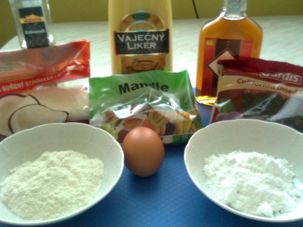 Sušené slivky s mandľou v kokosovom cestíčku (fotorecept) - obrázok 1