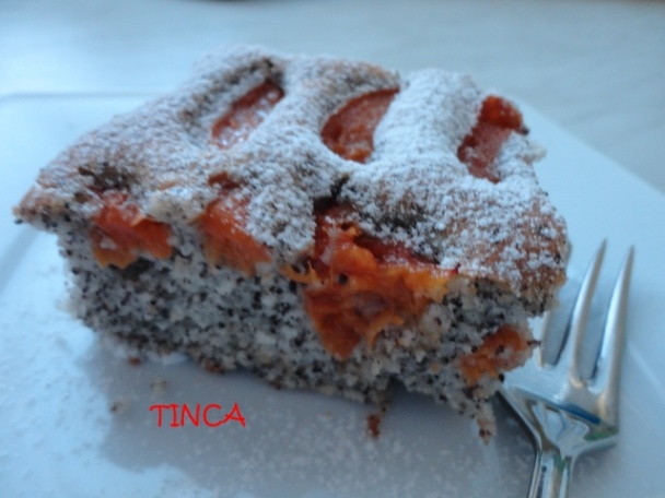 Šálkový makovec s marhuľami - obrázok 3