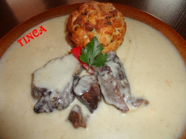 Varené hovädzie líčka s chrenovou omáčkou - obrázok 3