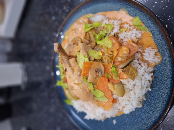 Kuracie stehná na červenej karí omáčke à la Východ - obrázok 5