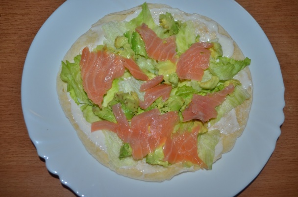 Tortila s lososom a avokádom - obrázok 1