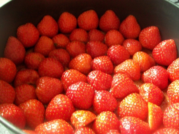 Jahodová torta s penou z bielej čokolády (fotorecept) - obrázok 6