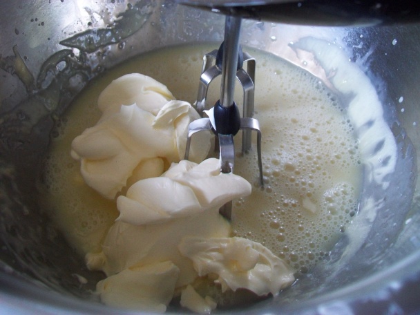 Jahodová torta s penou z bielej čokolády (fotorecept) - obrázok 9