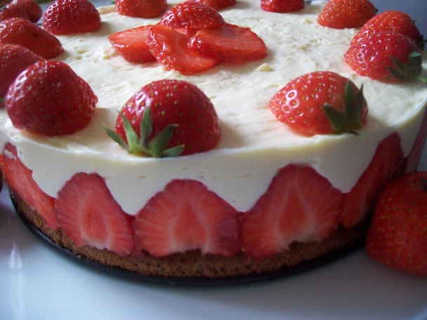 Jahodová torta s penou z bielej čokolády (fotorecept) - obrázok 13