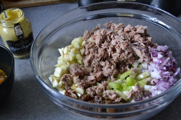 Tuniakový šalát s karí korením(fotorecept) - obrázok 1