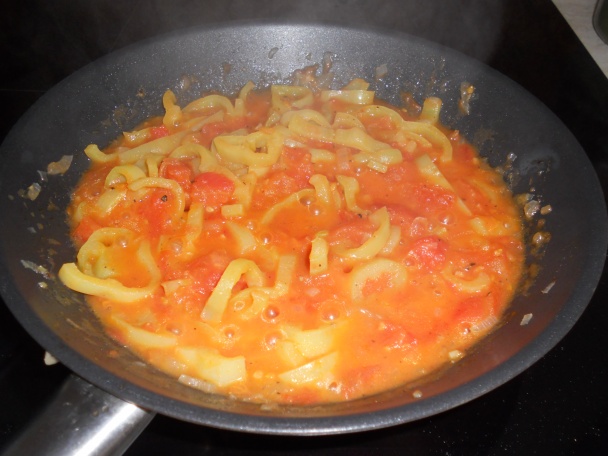 Palacinky plnenené tvarohom a šunkou so studenou mexickou omáčkou - obrázok 1