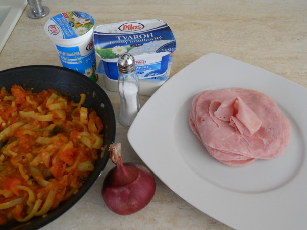 Palacinky plnenené tvarohom a šunkou so studenou mexickou omáčkou - obrázok 2