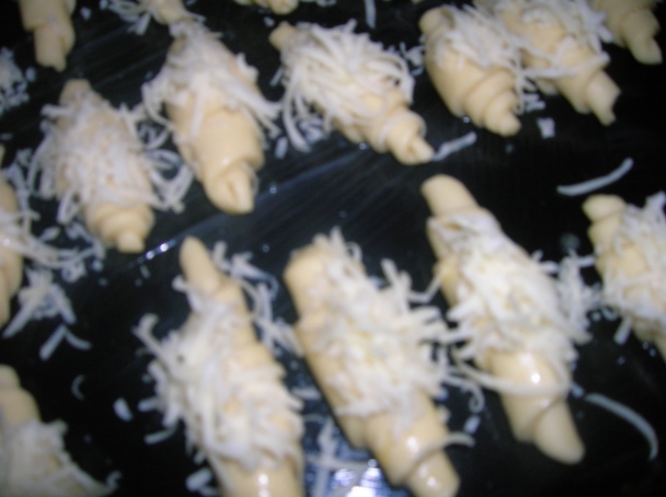 Malé rožky so strúhaným syrom - obrázok 5