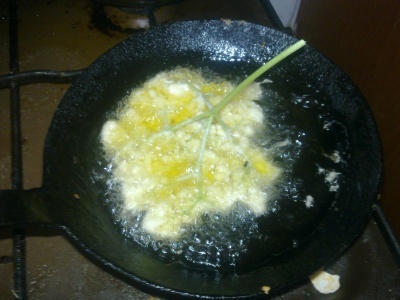 Bazové kvety vo vínovom cestíčku - obrázok 3