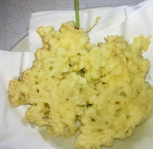 Bazové kvety vo vínovom cestíčku - obrázok 4