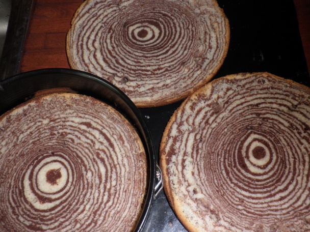 Mramorová gaštanová torta s ovocím - obrázok 4