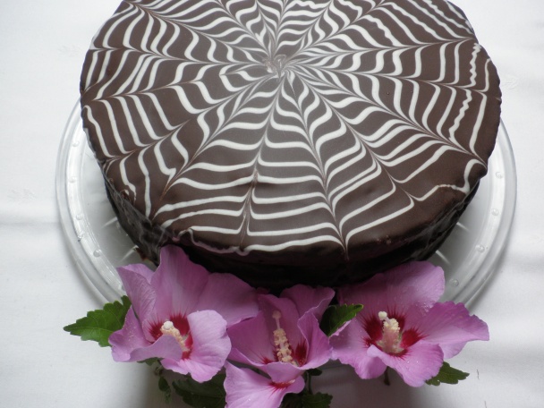 Mramorová gaštanová torta s ovocím - obrázok 12