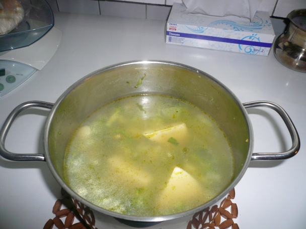 Krémová brokolicovo-hrášková polievka (fotorecept) - obrázok 3