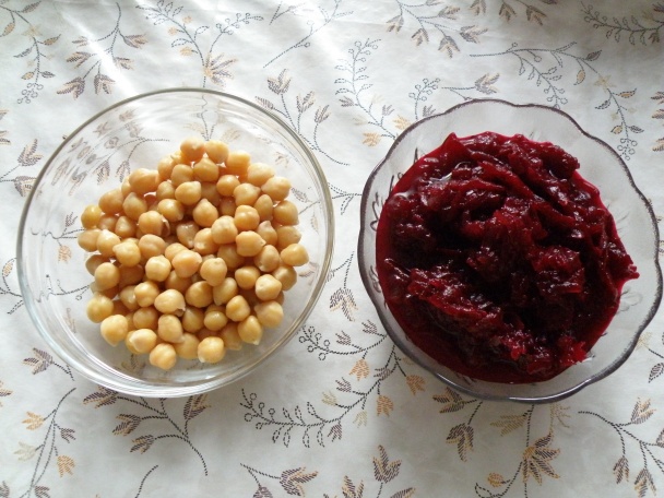 Cviklový šalát s ananásom alebo cícerom - obrázok 2