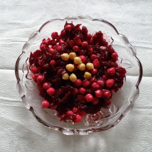 Cviklový šalát s ananásom alebo cícerom - obrázok 3