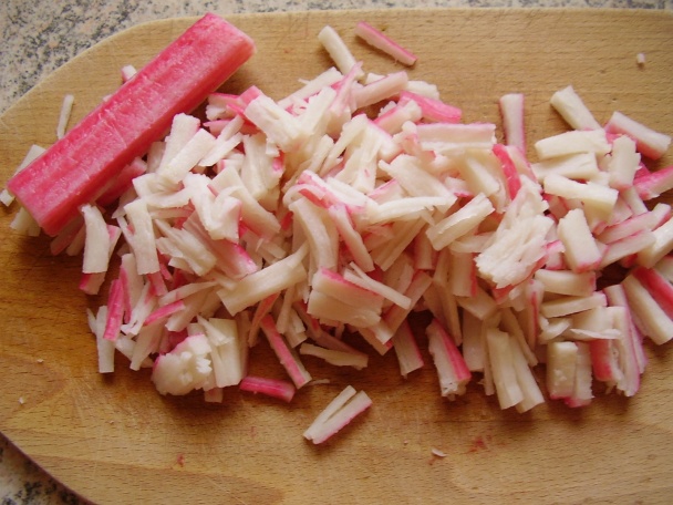 Lahôdkový Surimi šalát - obrázok 2