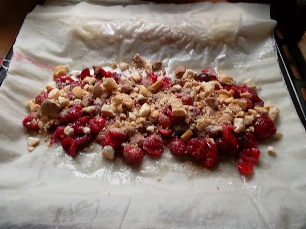 Višnovo-čerešnová štrúdľa - obrázok 1