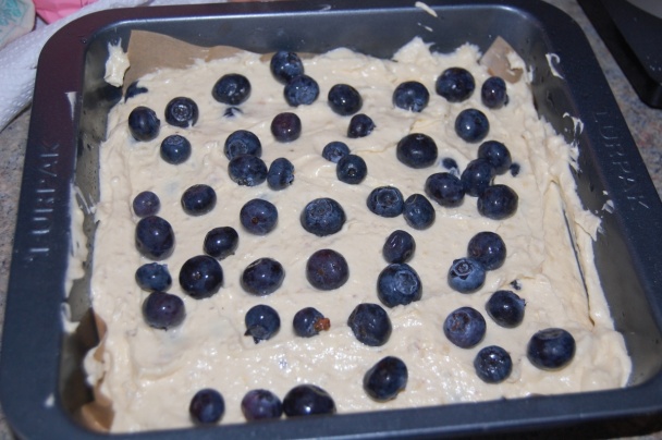 Čučoriedkový mrvenicový koláč - obrázok 2