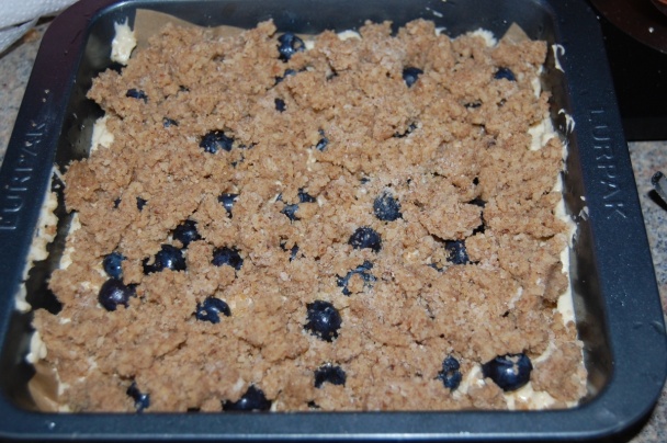 Čučoriedkový mrvenicový koláč - obrázok 3