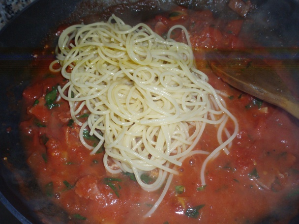 Špagety so slaninou a paradajkami - obrázok 3