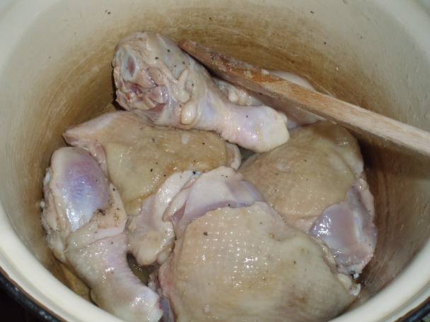 Kuracie stehná v paradajkovej omáčke s olivami - obrázok 2