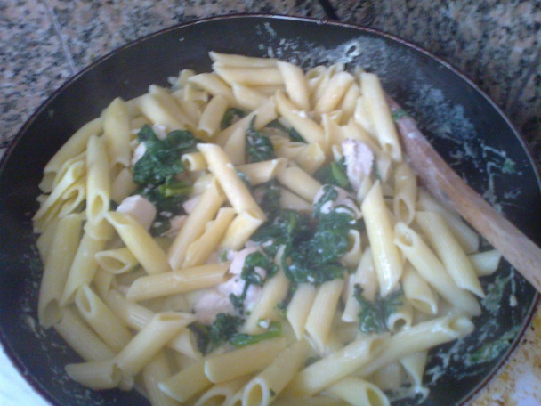 Penne so špenátom a kuracím mäsom - obrázok 4