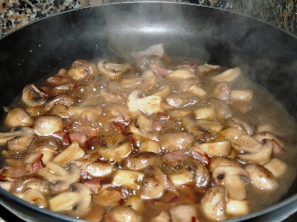 Bravčová kotleta so šampiňónovou omáčkou - obrázok 3