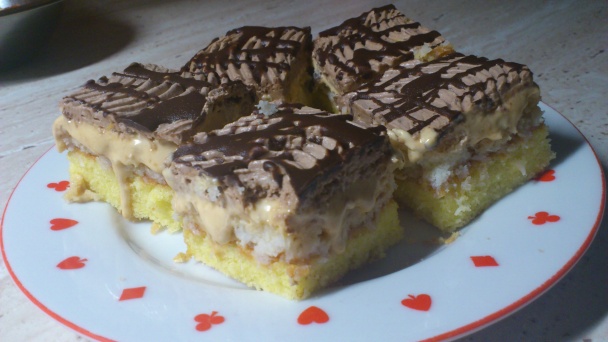 Koko-čoko-karamelové narodeninové rezy - obrázok 5