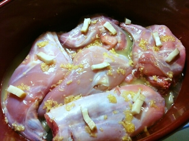 Pečený králik na cesnaku so špenátom (fotorecept) - obrázok 5